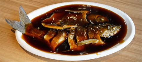   Hangzhou West Lake Vinegar Fish: เปรี้ยวแซ่บ!  ปลานุ่มละลายในลิ้น!