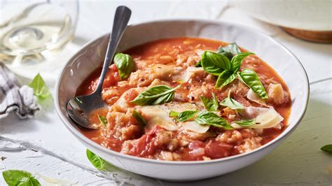  Pappa al Pomodoro:  A Tuscan Classic that Combines Rustic Simplicity and the Fresh Essence of Summer!