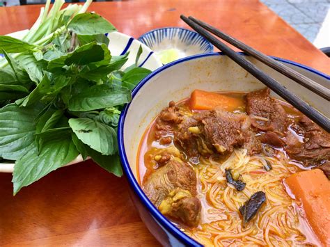  ก๋วยเตี๋ยวเนื้อตุ๋นShanwei ซดร้อนหอมกล่อมใจ ราดหน้าด้วยเครื่องปรุงรสแสนอร่อย!