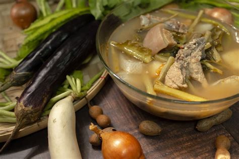  Sinigang na Baboy! A Tart and Savory Soup That Will Awaken Your Taste Buds