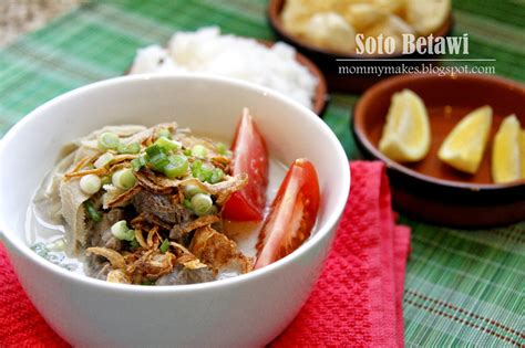   Soto Betawi:  สavor the Exquisite Harmony of Creamy Coconut Broth and Fragrant Spices