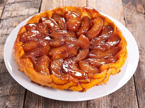  Tarte Tatin: A Symphony of Sweetness and Caramelized Goodness that will Melt Your Heart!